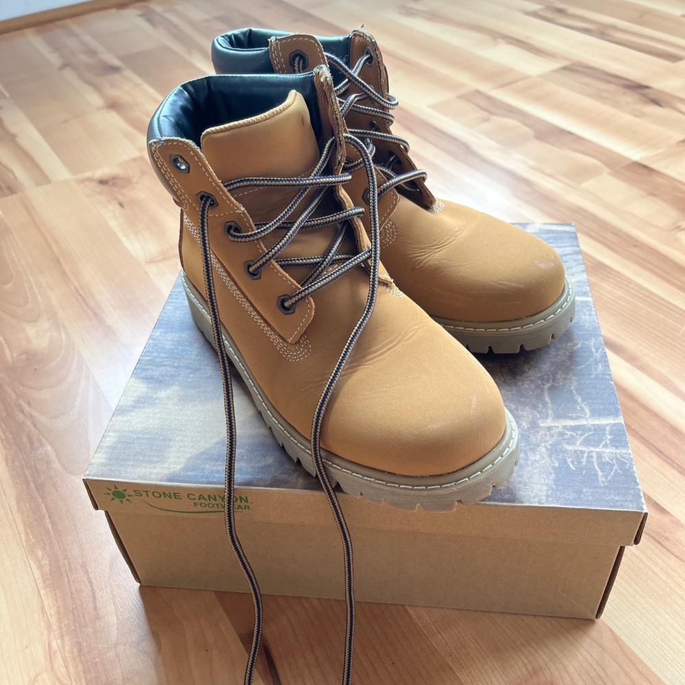 Camel Boots - men 5.5
